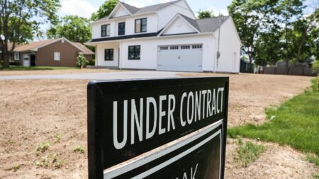 Pending home sales fall to lowest level in more than 20 years